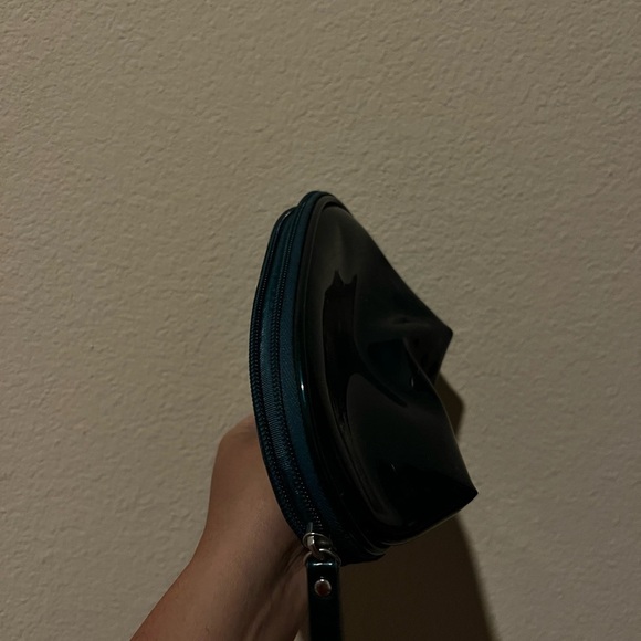 La Mer Travel Cosmetic Bag - Picture 3 of 3